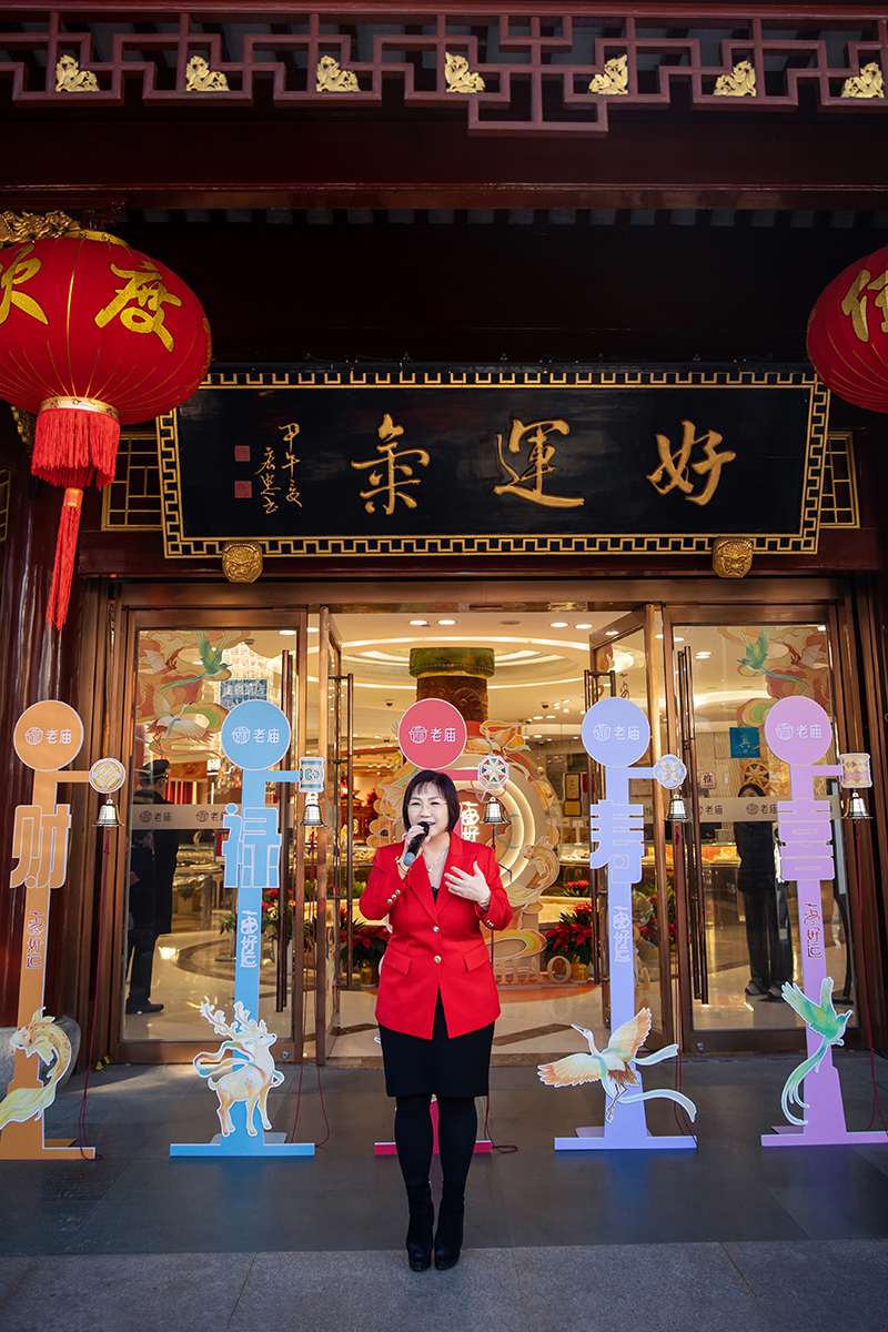 1.-中国香港国学易学界著名人士麦玲玲女士亮相上海豫园.jpg